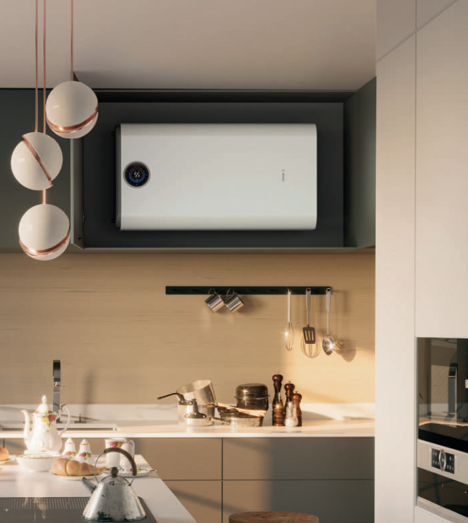 El termo eléctrico BOSCH Tronic 7501 T 50 es la opción ideal si buscas un equipo compacto, eficiente y duradero, sin renunciar al confort de disponer siempre de agua caliente sanitaria lista para usar. Su diseño plano y moderno, con solo 27,8 cm de fondo, permite instalarlo en espacios muy reducidos, incluso dentro de armarios o techos bajos. Además, su instalación es reversible, lo que significa que puedes colocarlo tanto en vertical como en horizontal, adaptándose sin problema a las necesidades de tu vivienda.